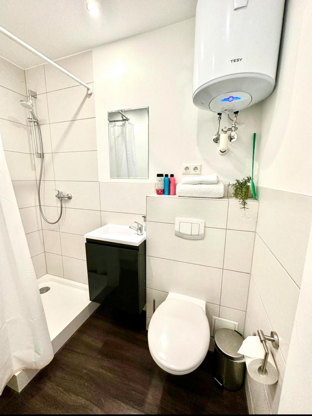 Zentrales Apartment Mit Terrasse Bremen Luaran gambar